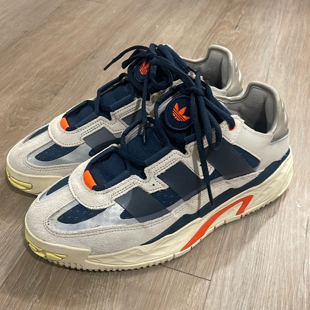 Men’s size 9 Adidas Niteball shoes